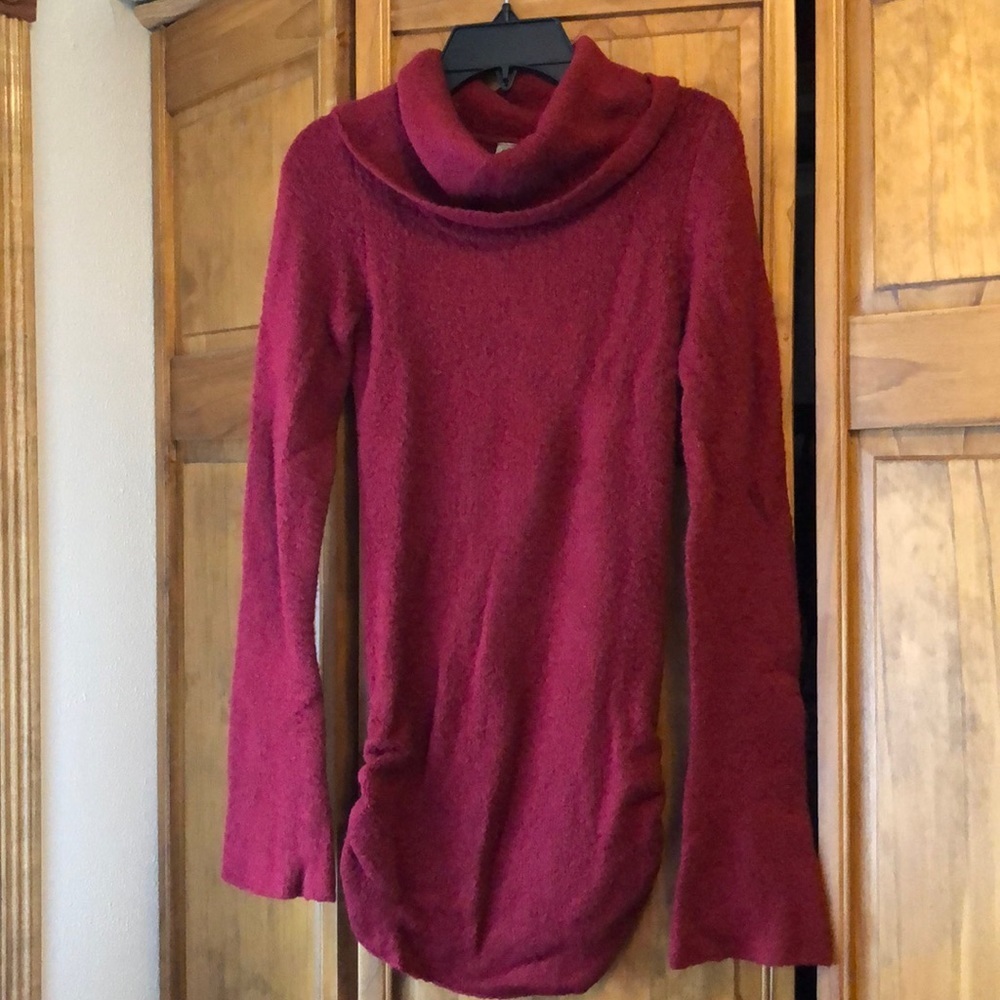 Daytrip Turtleneck Cowlneck Soft Red Sweater Small